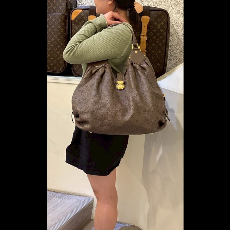 LV 巧克力色雷射洞洞字花皮革托特包 XL-3