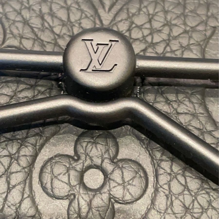 LV Steamer黑色壓紋小盒子 尺寸約18*11-9