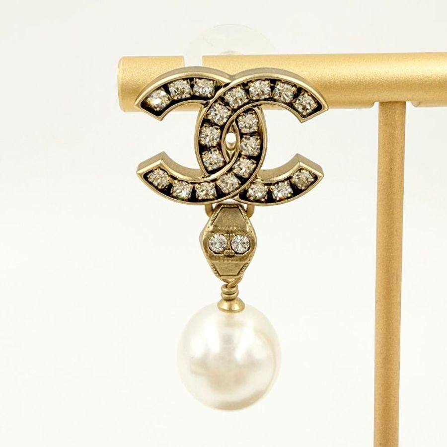 CHANEL - 金色雙C水鑽珍珠針式耳環-7
