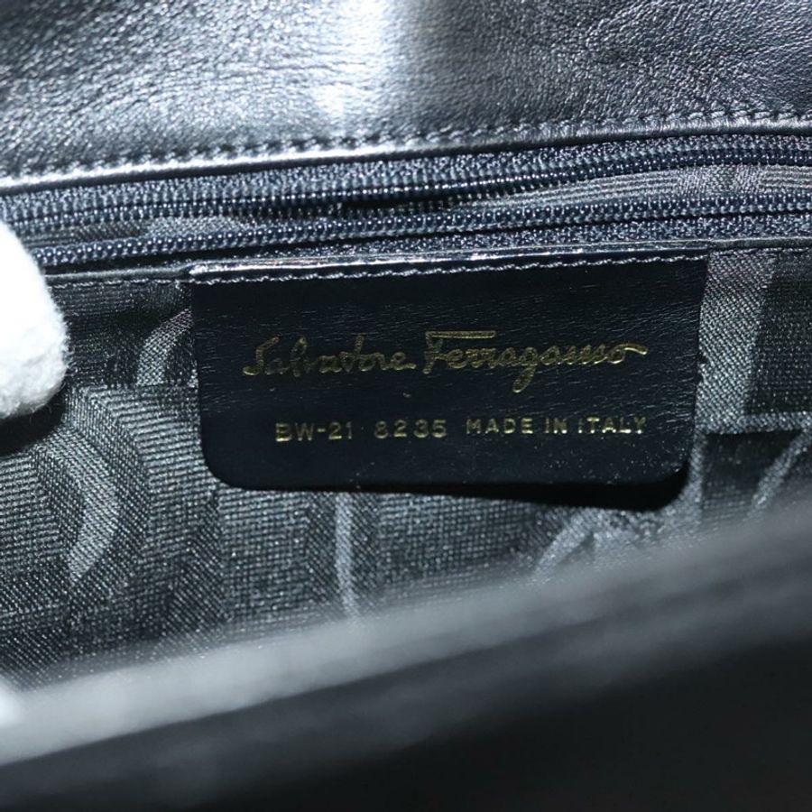 【日本直送】Salvatore Ferragamo 黑色金色皮革肩背包,正品 yk19470-11