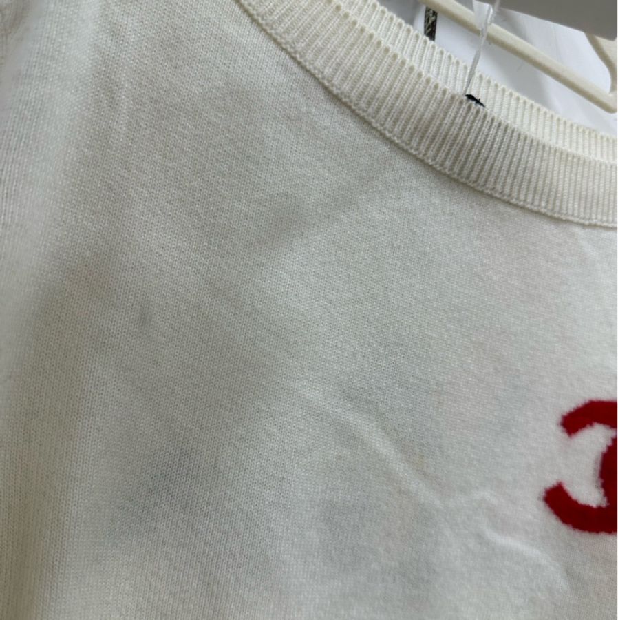Chanel 19c遊輪系列米白色羊絨毛衣,經典款,La Pausa 郵輪走秀款。 34碼 附扣包-3