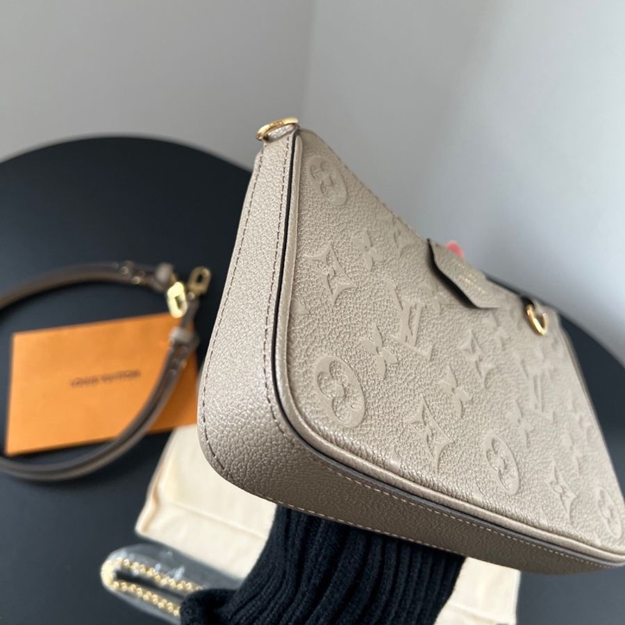 LV easy pouch大象灰麻將包 99新 24年購證 晶片款 🔥-3