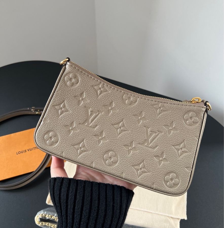 LV easy pouch大象灰麻將包 99新 24年購證 晶片款 🔥-5