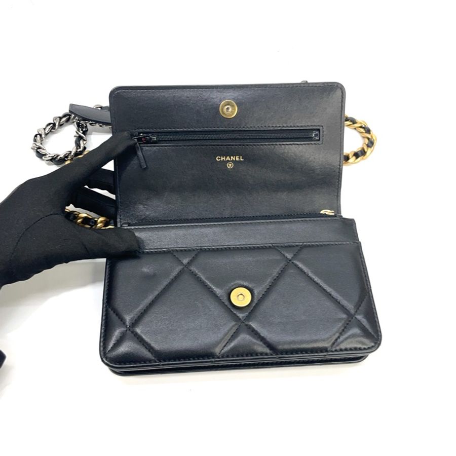 Chanel 黑羊皮霧金釦19斜背 Woc-7