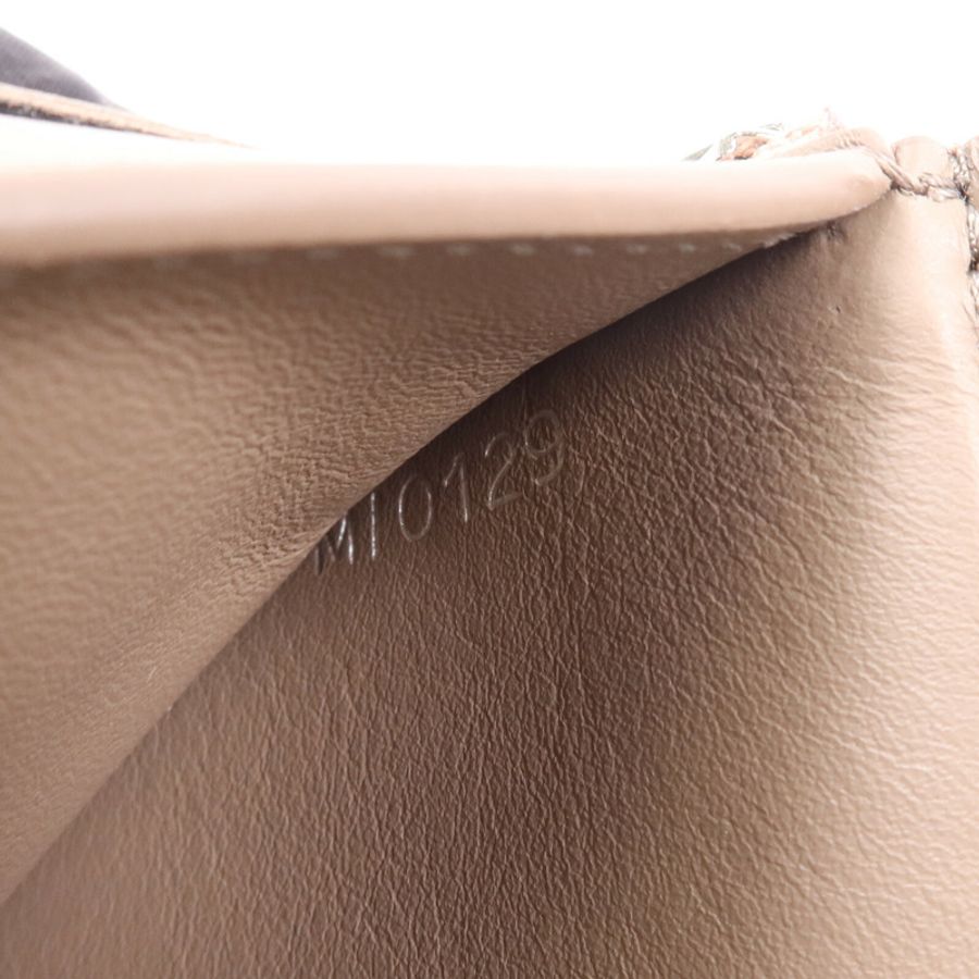 LOUIS VUITTON Taurillon皮革Capucines Compact銀扣錢包-6