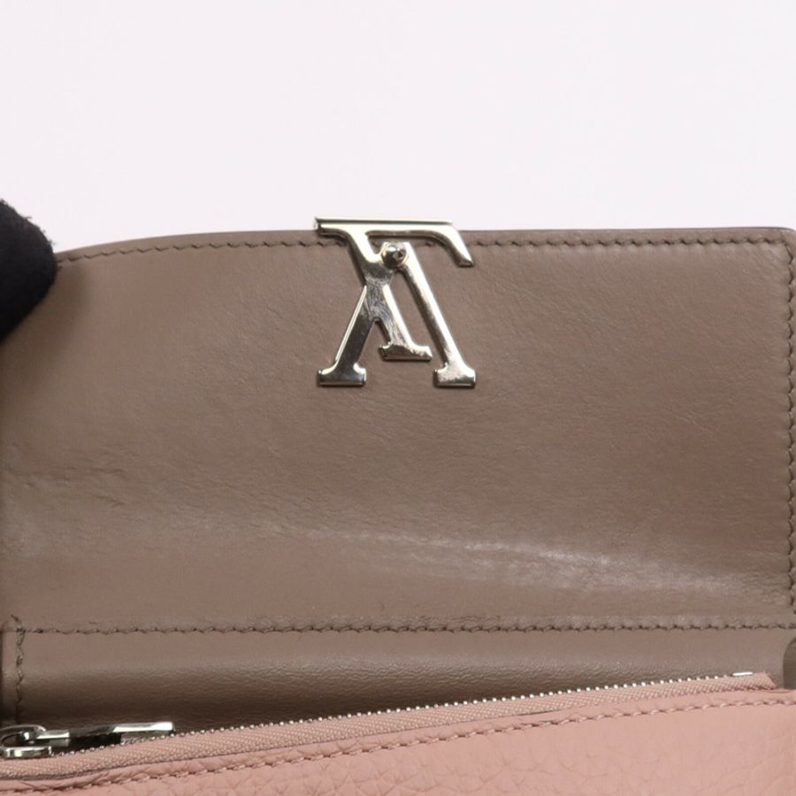 LOUIS VUITTON Taurillon皮革Capucines Compact銀扣錢包-12
