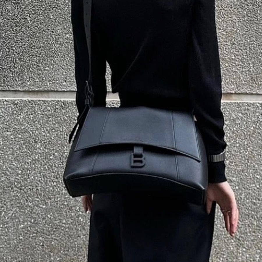 帥度爆表🕶️Balenciaga全黑downtown單肩斜挎沙漏包-0