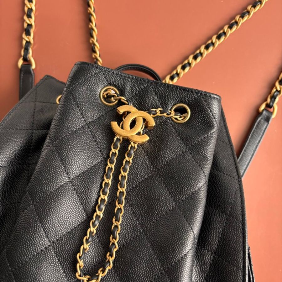 ::CHANEL:: 香奈兒 AS5600 黑色荔枝牛皮復古金雙C束口後背包 25中型背包-2