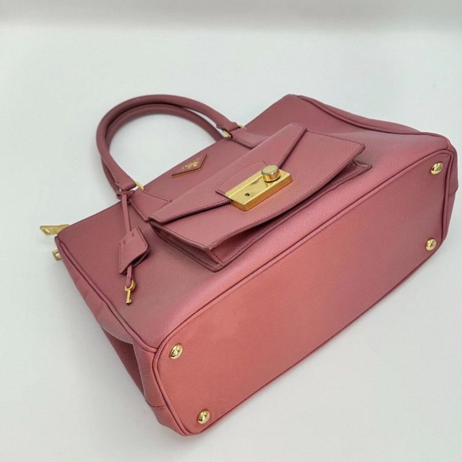 PRADA 粉色十字紋牛皮殺手包 34*22*15 98新-2