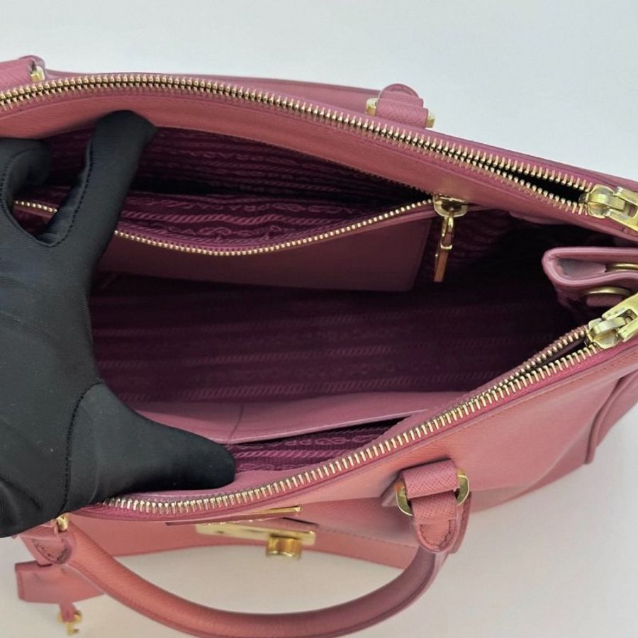 PRADA 粉色十字紋牛皮殺手包 34*22*15 98新-4