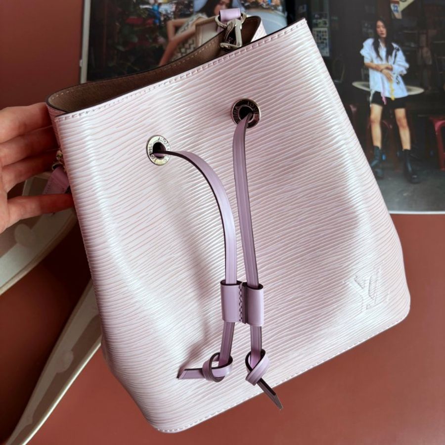 ::LOUIS VUITTON:: M20777 NÉONOÉ BB 淡粉色EPI皮革束口手提斜背水桶包-0