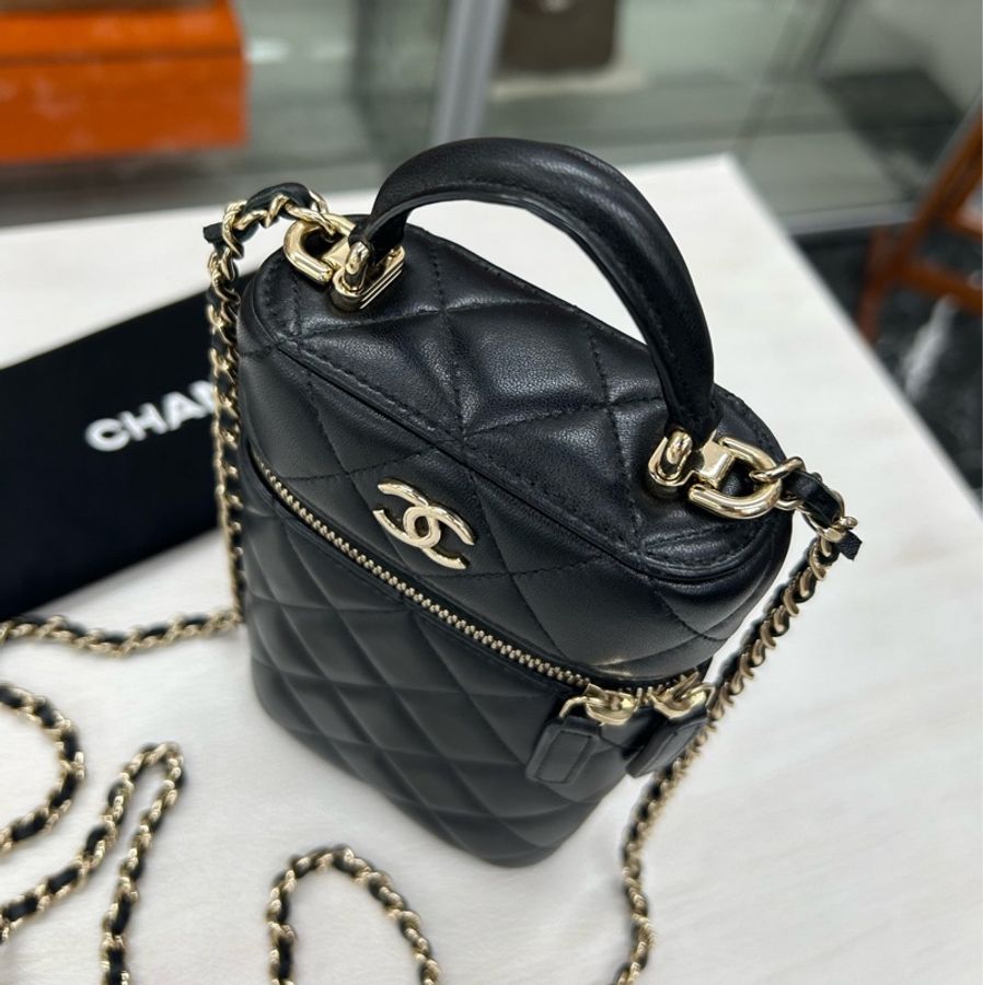 Chanel 黑金手柄款手機包 鐳射31開 內袋有鏡子 尺寸約18*10.5*5,附件塵袋-3