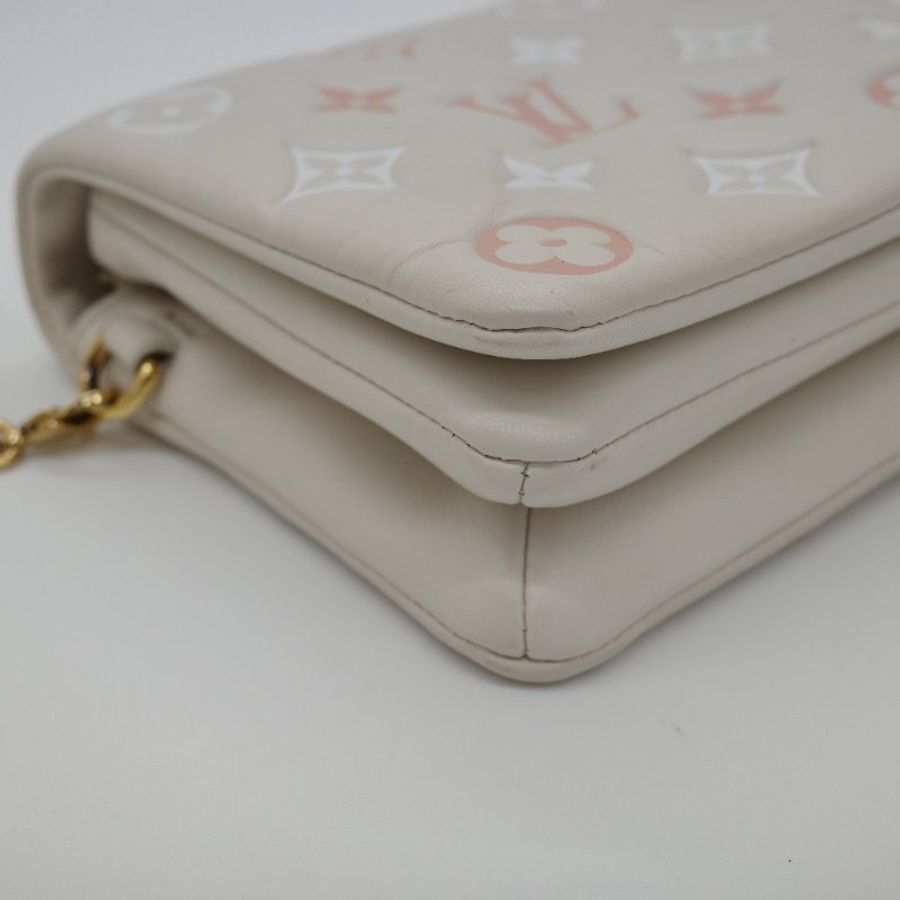 Louis Vuitton 路易威登 Pochette Coussin Logo立體羊皮壓印 泡芙包 鏈帶包 手拿包 斜挎包 |M82289-12