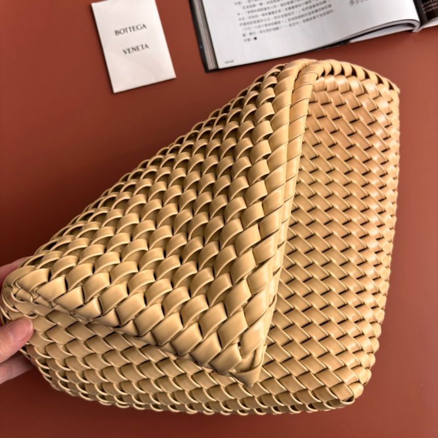 ::Bottega Veneta:: BV Structure Spazzolato 米黃色皮革斜面編織手拿包 結構設計 腋下包-4