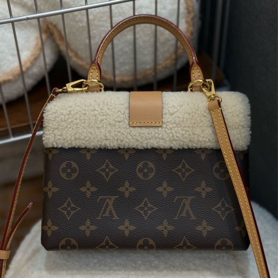 (台灣專櫃購證🇹🇼全配）Lv Locky BB ✨2022秋冬羊絨走秀款-1