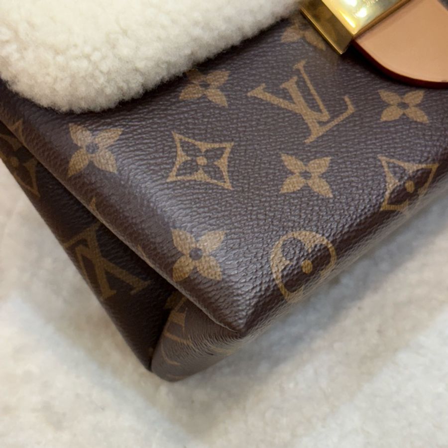 (台灣專櫃購證🇹🇼全配）Lv Locky BB ✨2022秋冬羊絨走秀款-7