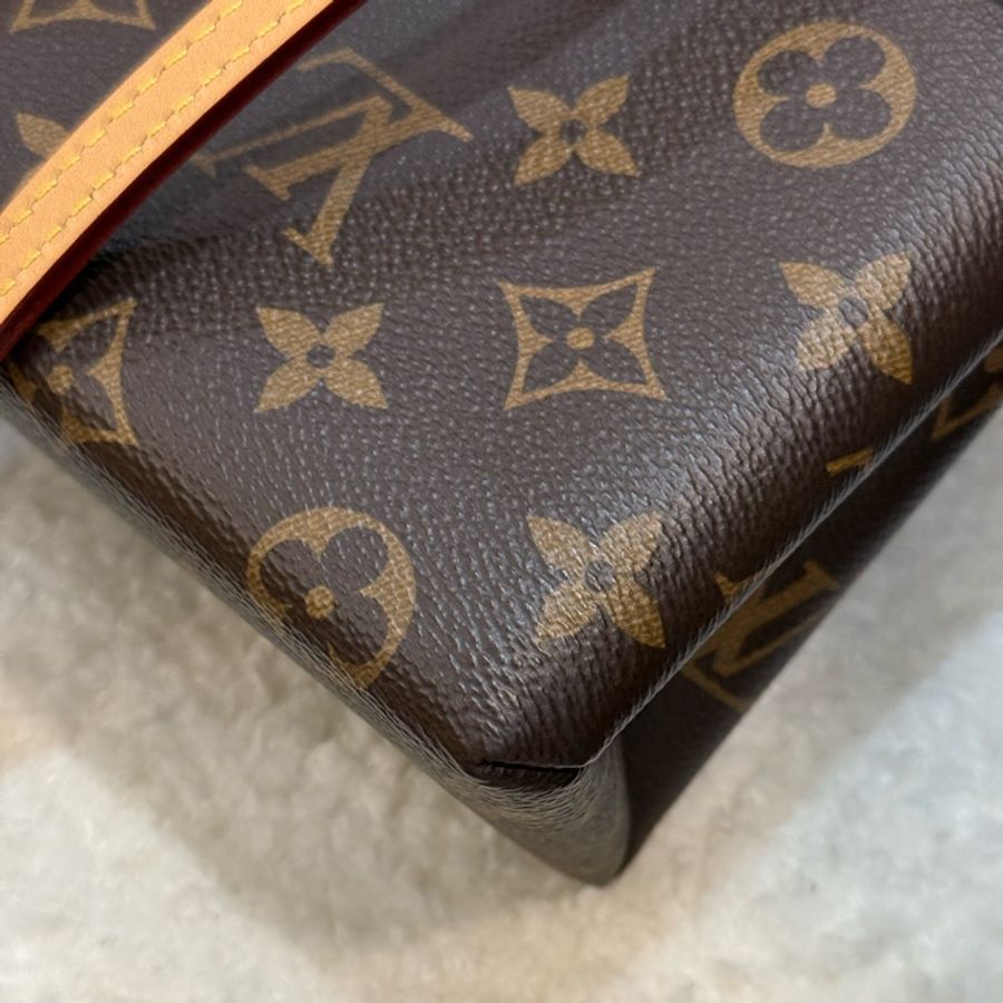 (台灣專櫃購證🇹🇼全配）Lv Locky BB ✨2022秋冬羊絨走秀款-10