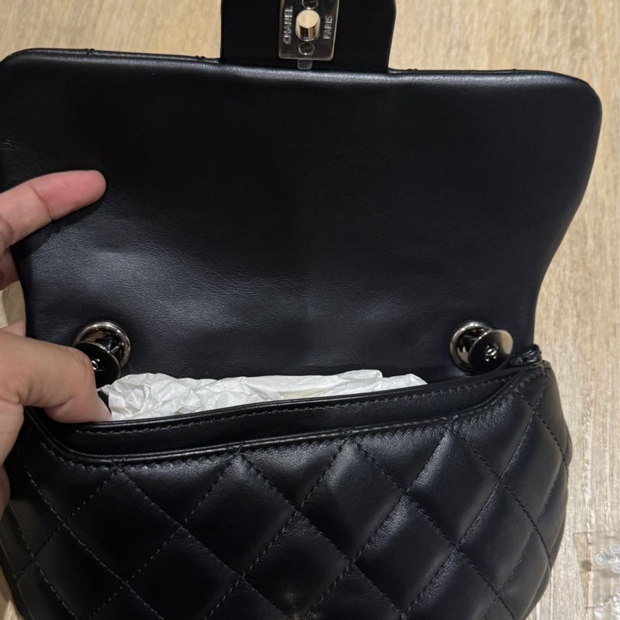 CHANEL香奈兒 經典雙C LOGO菱格紋小牛皮轉釦腰包-9