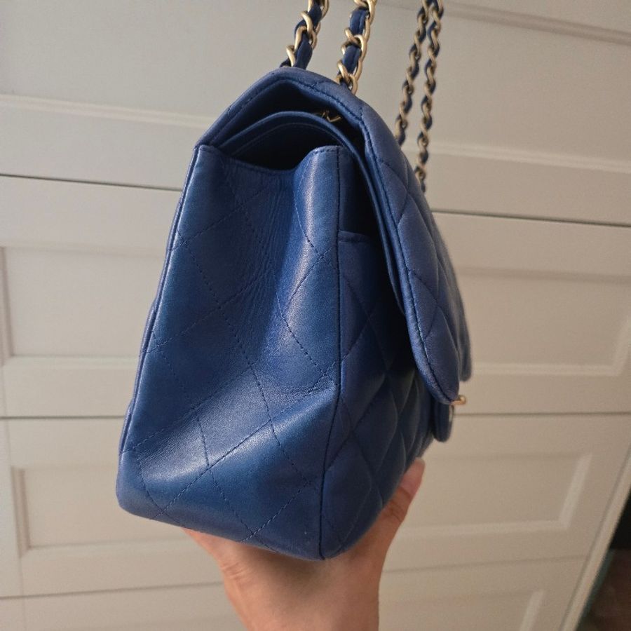 Chanel 經典 Jumbo 30cm 寶石藍 淡金釦 小羊皮-2