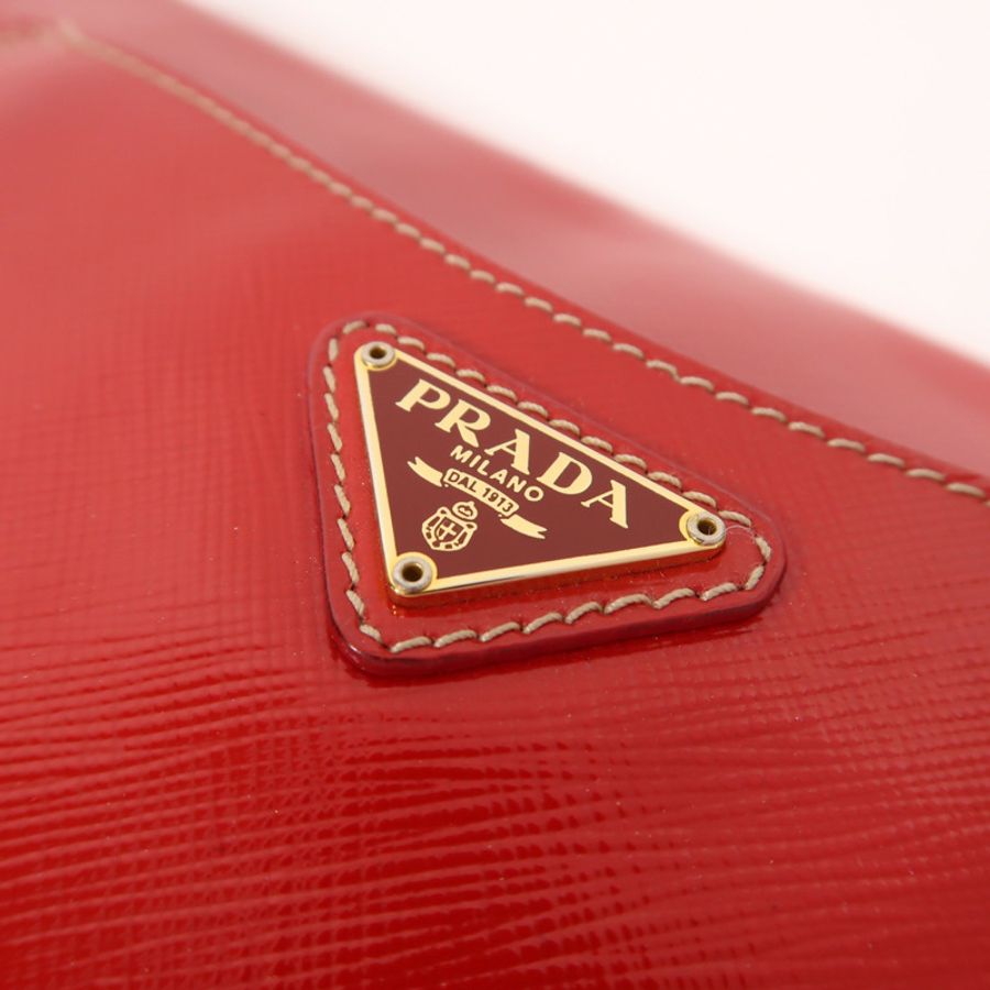 PRADA Saffiano Vernice Shoulder Bag金扣肩背袋-17