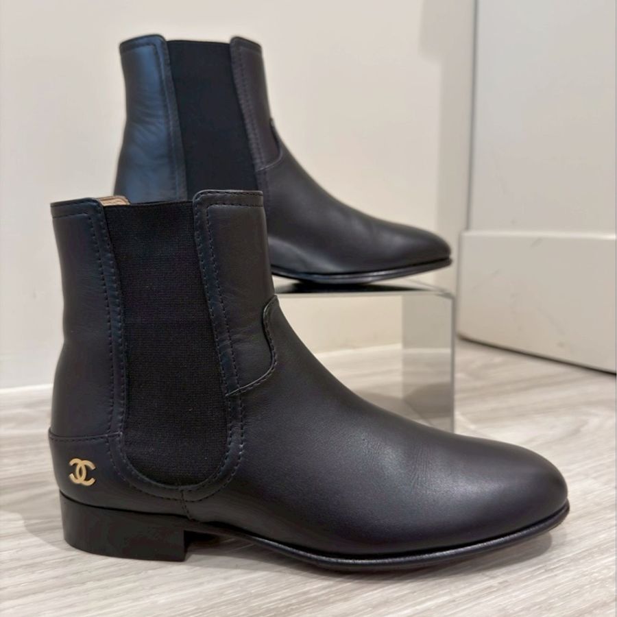 CHANEL 黑色小金Logo短靴 36號-0