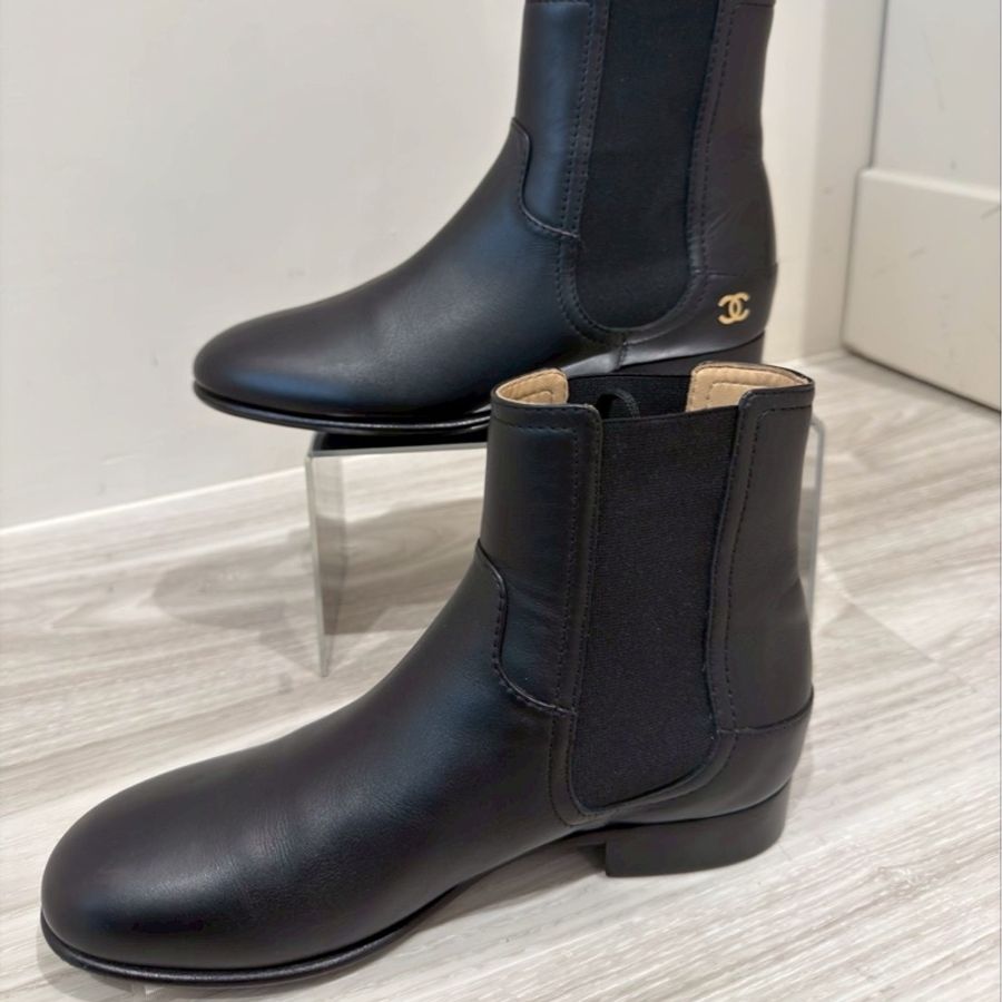 CHANEL 黑色小金Logo短靴 36號-1