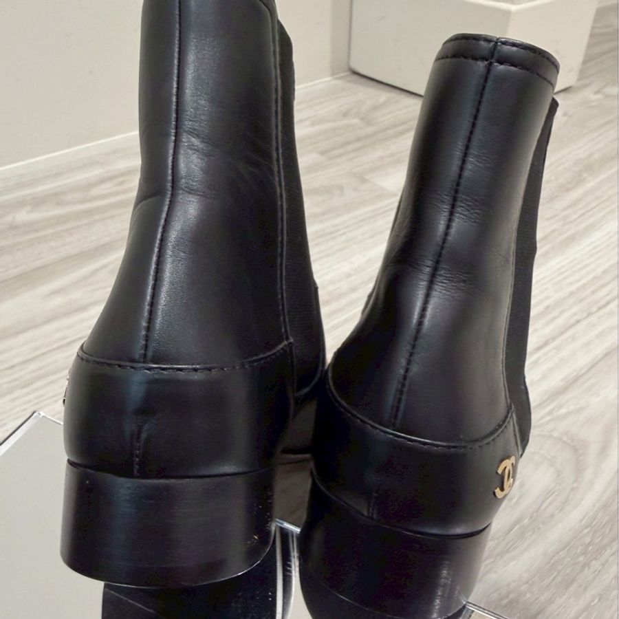 CHANEL 黑色小金Logo短靴 36號-16