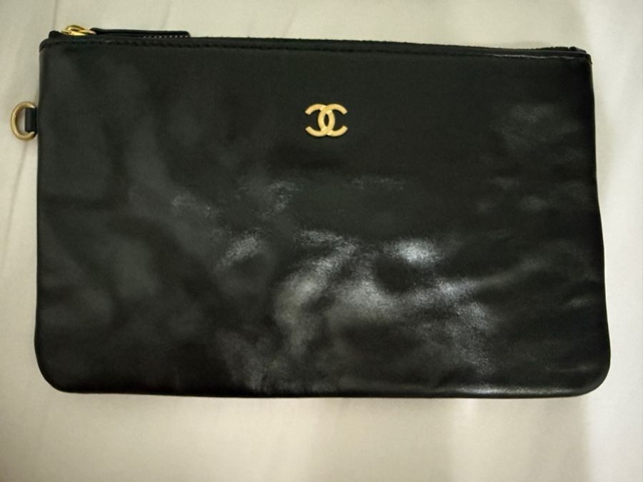 CHANEL 22黑金中號-1