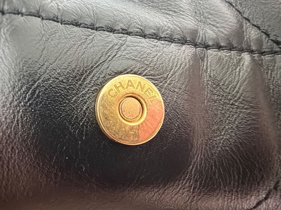 CHANEL 22黑金中號-12