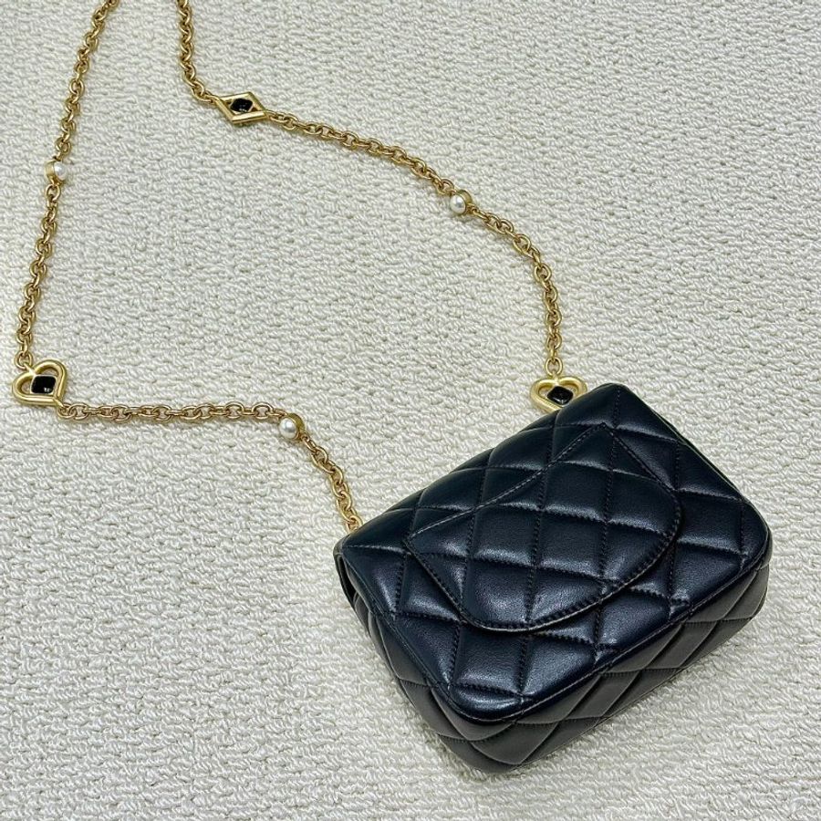 CHANEL - 黑色羊皮金釦愛心鍊方胖 ╻17cm-1
