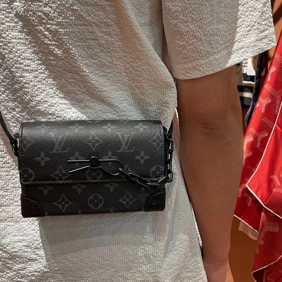 王嘉爾同款😍Lv 黑花mini soft trunk插銷盒子包斜挎單肩包-0