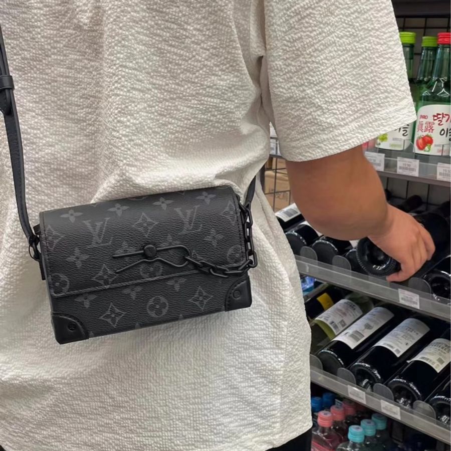王嘉爾同款😍Lv 黑花mini soft trunk插銷盒子包斜挎單肩包-1