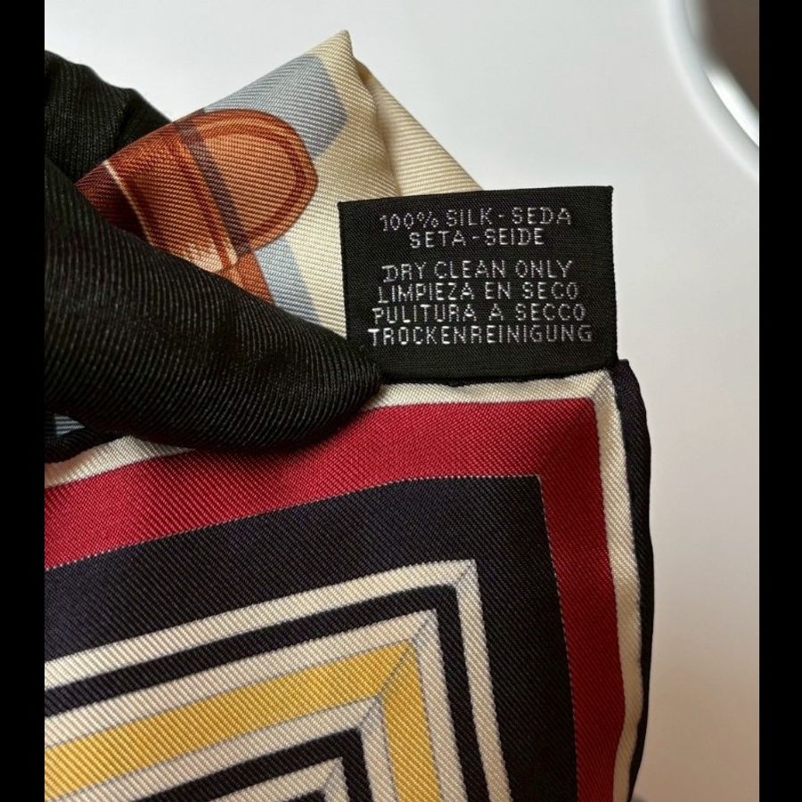 Hermes 米黃底百變戰馬圖絲巾 Couvertures et Tenues de Jour-9