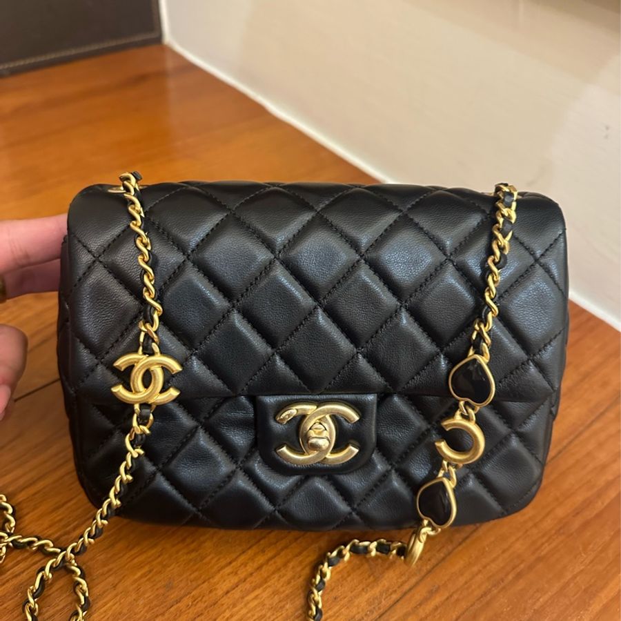 CHANEL 黑羊皮復古金愛心鏈包 不撞包-0