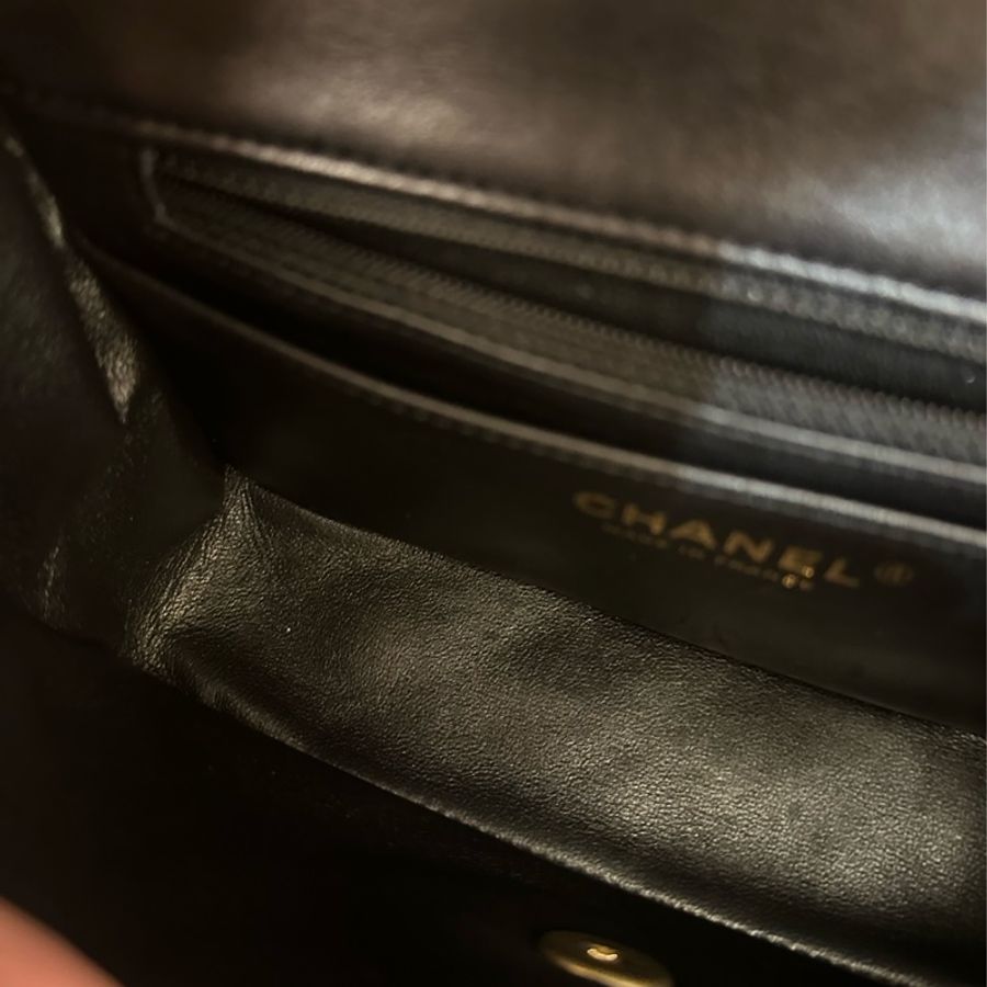 CHANEL 黑羊皮復古金愛心鏈包 不撞包-16