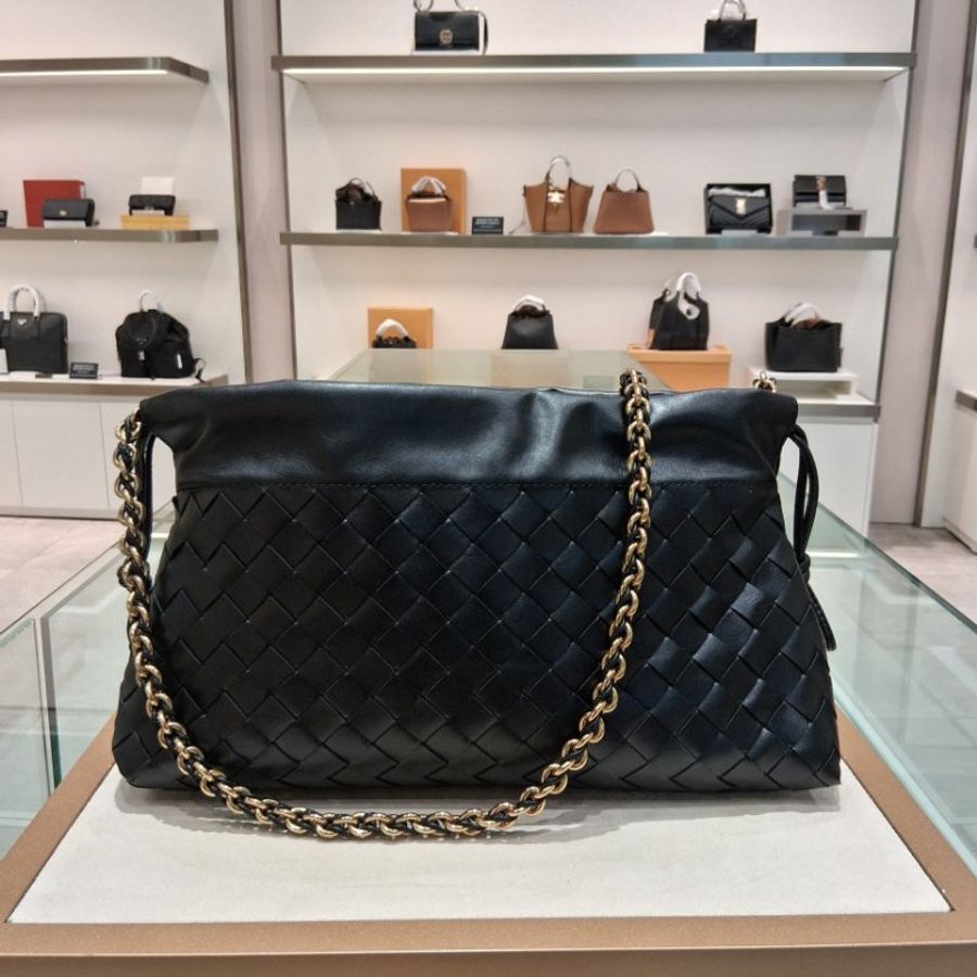 🎉新品好折扣✨Bottega Veneta 839394 Dustbag Notte 皮革束口肩背包 黑色-3