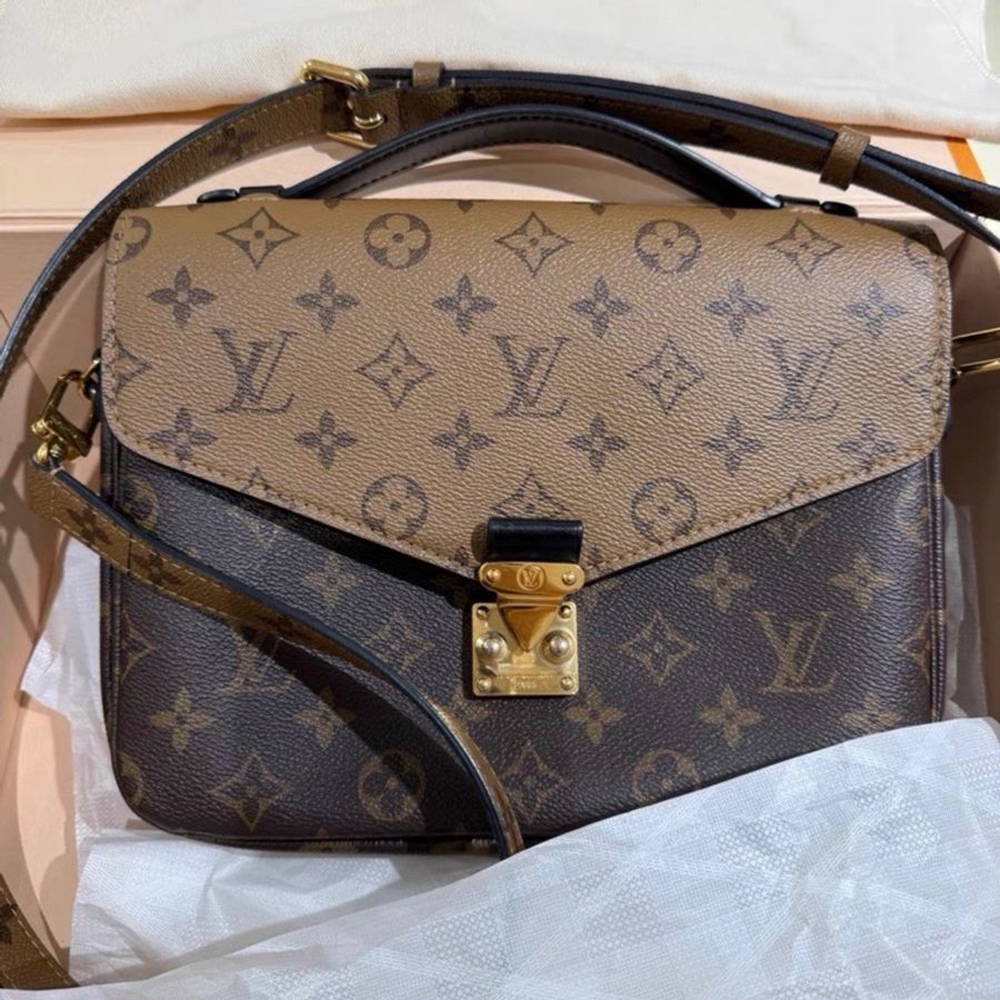 LV 拼色郵差包-3