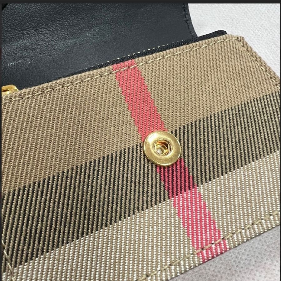 BURBERRY-1