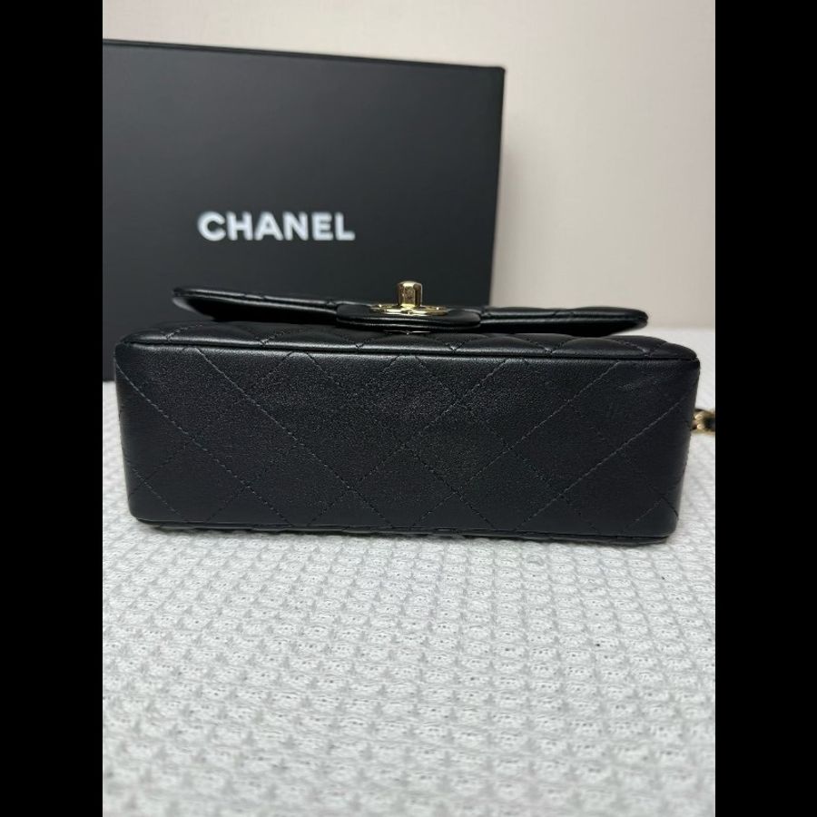 Chanel香奈兒徽章限量大mini羊皮-12