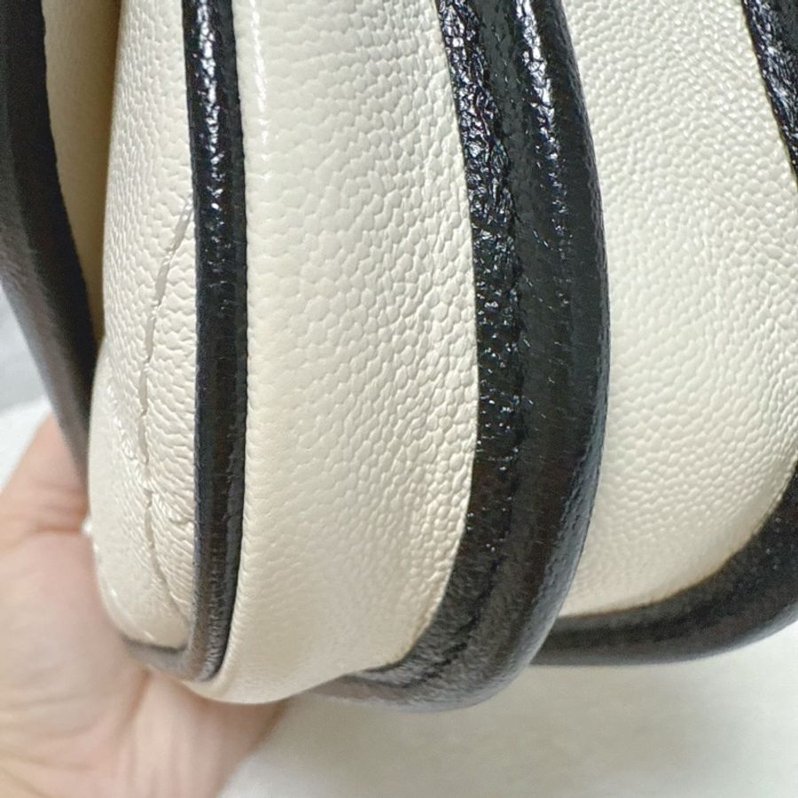 絕版品❤️氣質千金，溫柔奶油白❤️全新31開Chanel香奈兒21s半月郵差包 白色斜背鍊包 熊貓配色 鏈條包 馬鞍包 白雪公主-10