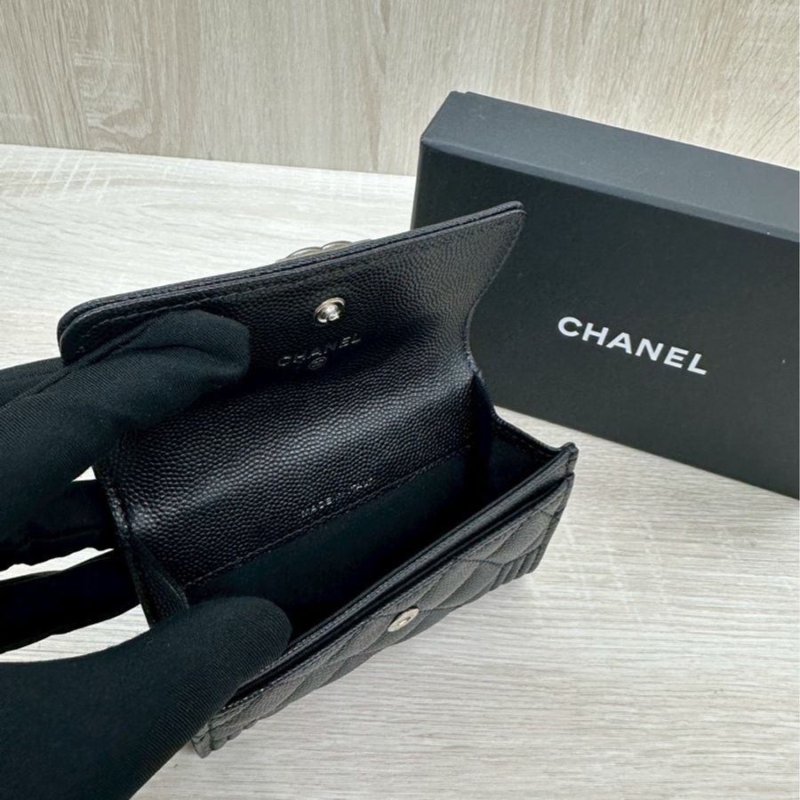 《降價》CHANEL黑色荔枝皮銀釦下蓋BOY單層卡包A80603-15