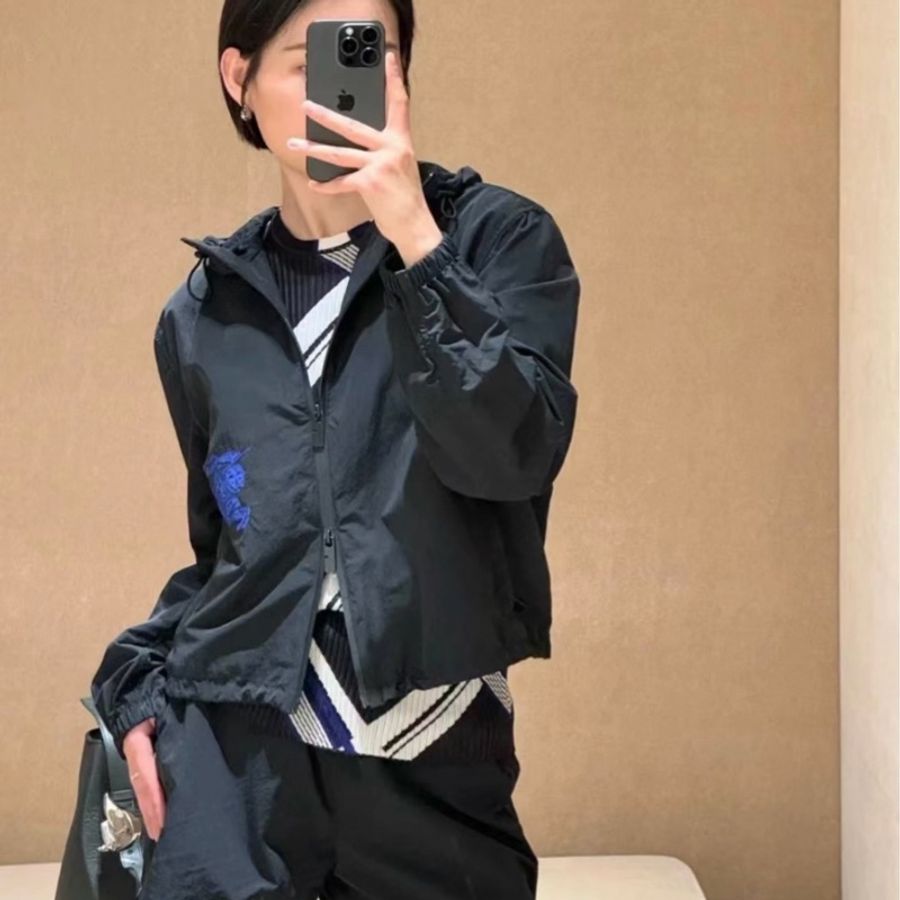 促銷品 Burberry 短款尼龍外套黑色S 碼-3