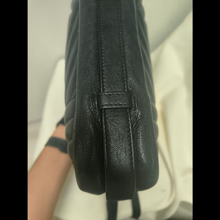 【8成新】㊣✨YSL✨(附防塵袋)SAINT LAURENT 聖羅蘭 黑色 山形紋 烤漆 相機包 文件包 電腦包 通勤包/二手精品/保證正品🌳二手樹屋🌳-16