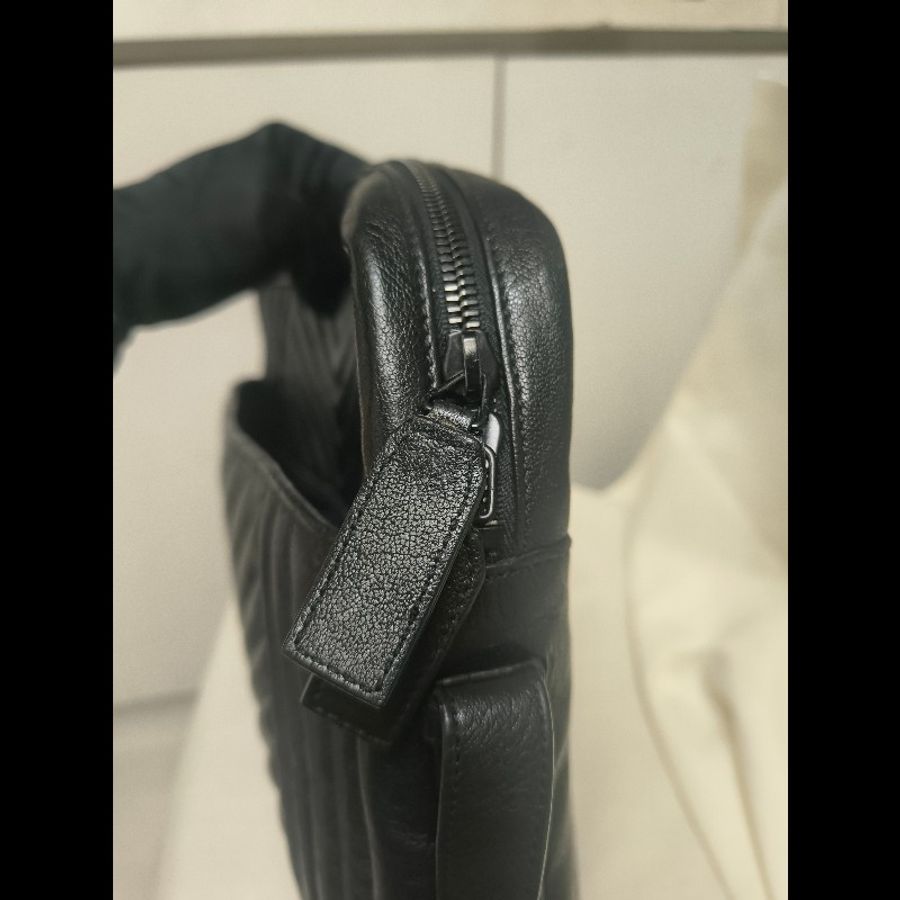 【8成新】㊣✨YSL✨(附防塵袋)SAINT LAURENT 聖羅蘭 黑色 山形紋 烤漆 相機包 文件包 電腦包 通勤包/二手精品/保證正品🌳二手樹屋🌳-29