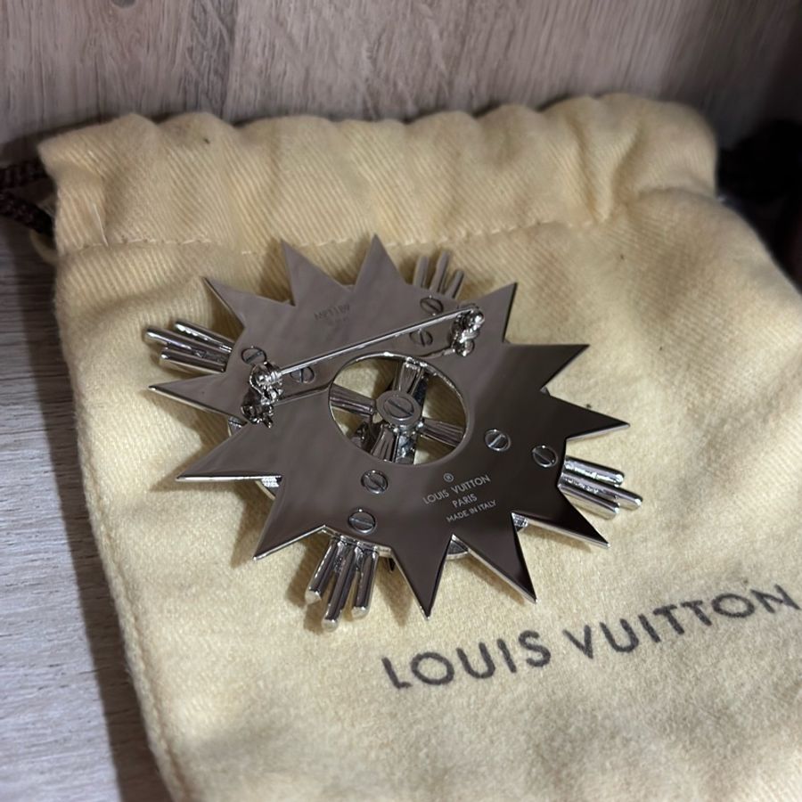 Louis Vuitton全新正品胸針-西裝/毛衣/外套(指南針設計)-購買前請先私訊看細節圖-原價32800元-6