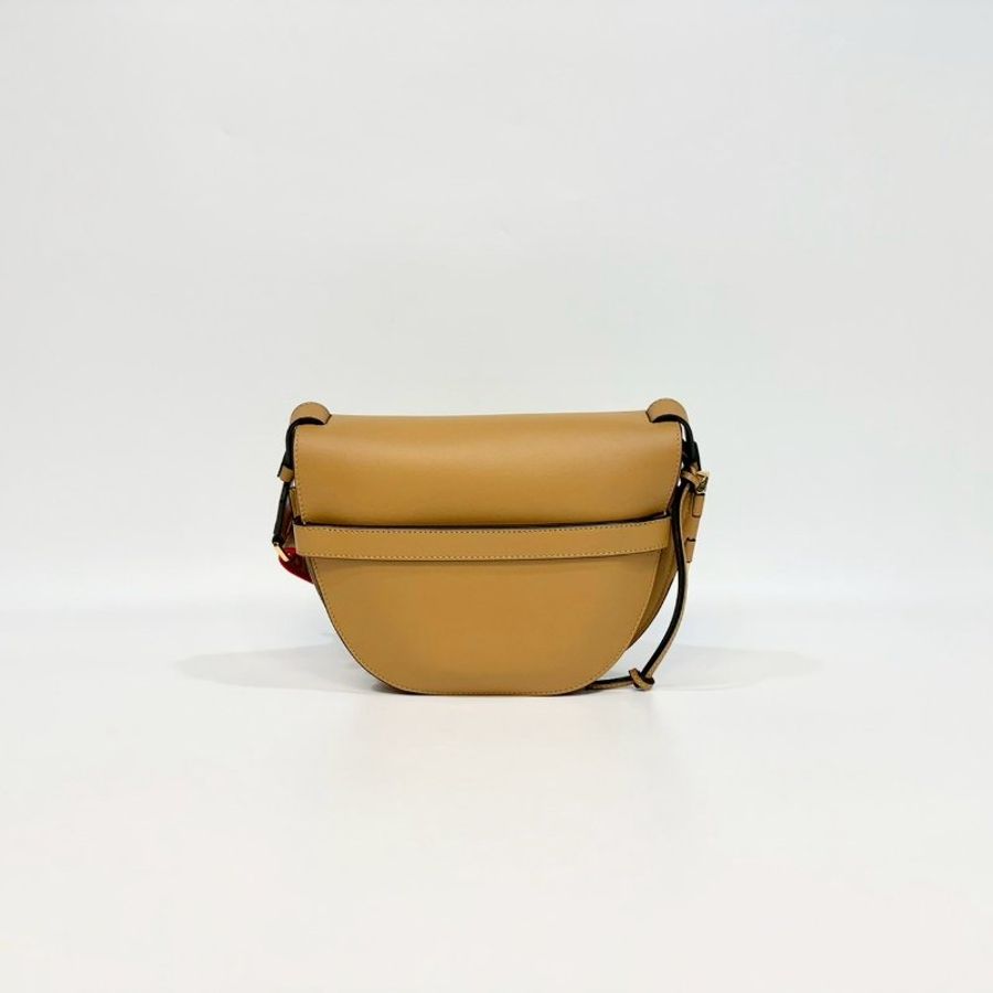 LOEWE卡其色牛皮紅編織背袋情人節限定小號GATE-1