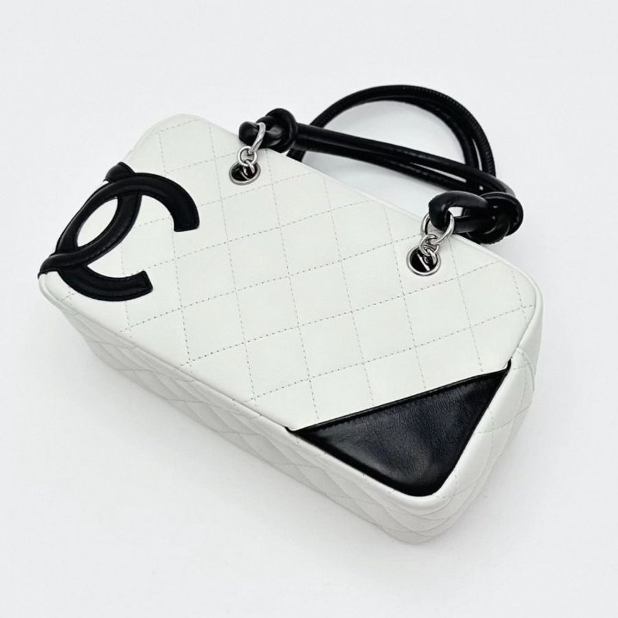 CHANEL 黑白熊貓康鵬mini枕頭包 21*11*9 98新配件保卡塵袋-1