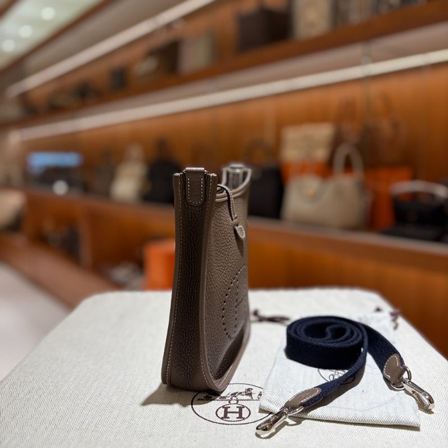 【現貨｜快速出貨】Hermès 愛馬仕 Evelyne 16 TPM 大象灰 Etoupe｜Z刻2021年｜銀釦斜背包｜附盒防塵袋-2