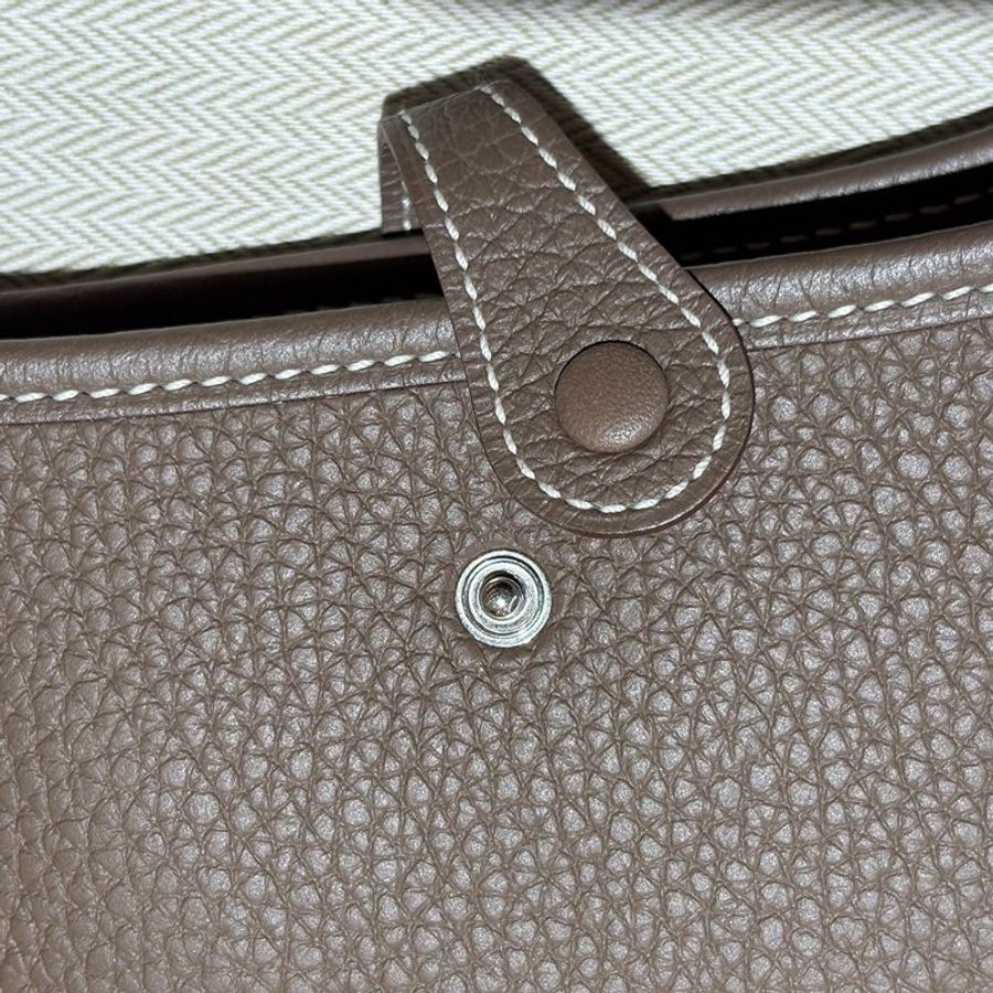 【現貨｜快速出貨】Hermès 愛馬仕 Evelyne 16 TPM 大象灰 Etoupe｜Z刻2021年｜銀釦斜背包｜附盒防塵袋-14