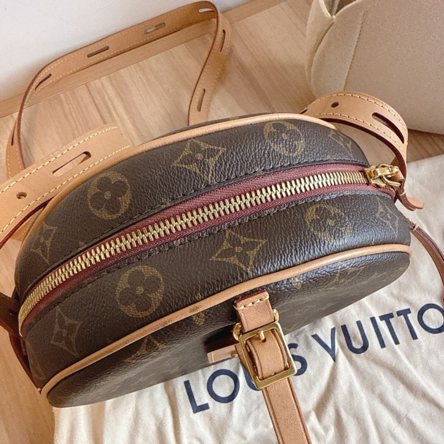 LV大圓餅包 斜肩軟圓餅包-21